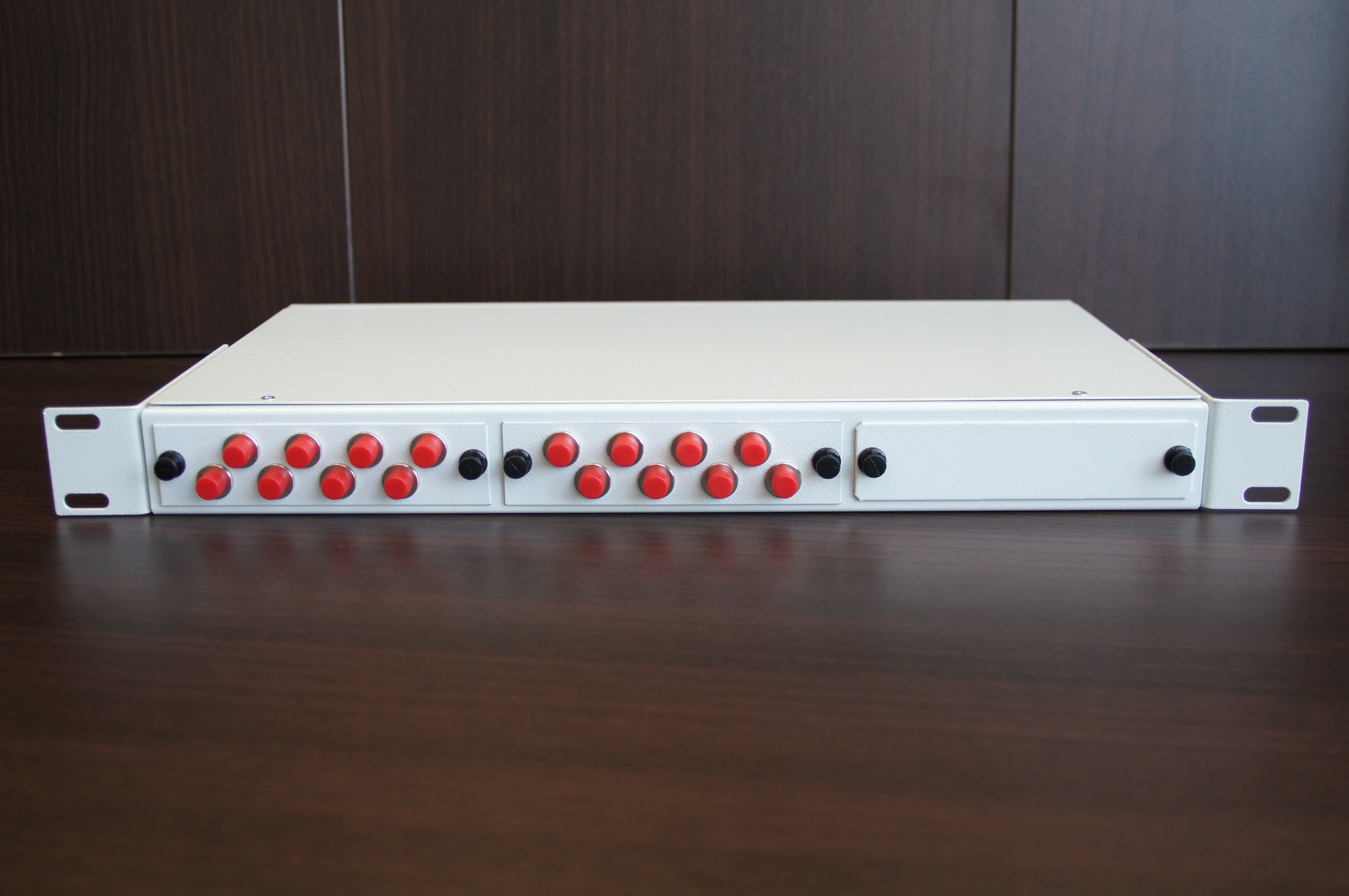 Стоечный оптический кросс КОР-С-16 fc/upc 1U