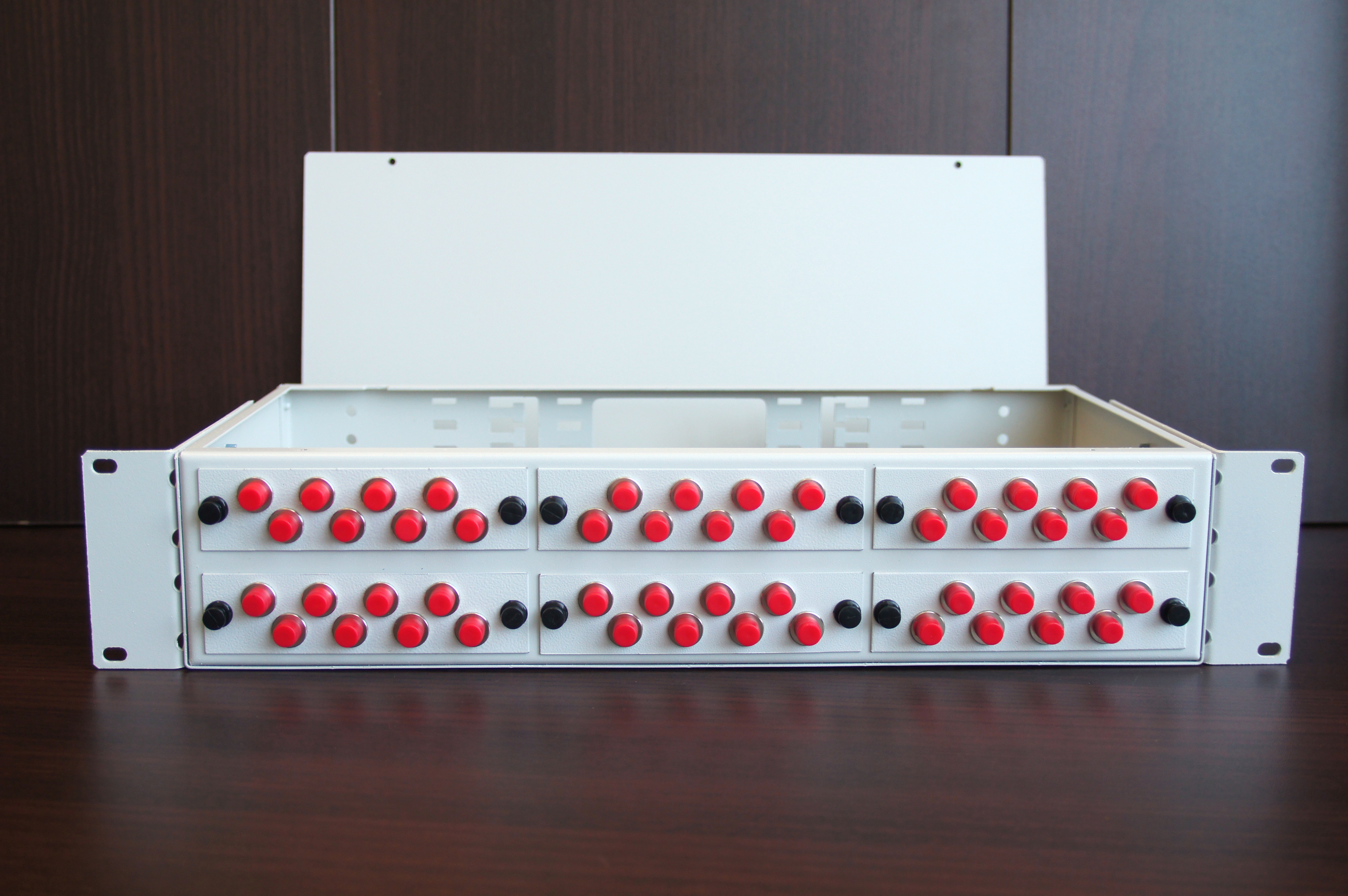 Стоечный оптический кросс КОР-С-48 fc/upc 2U