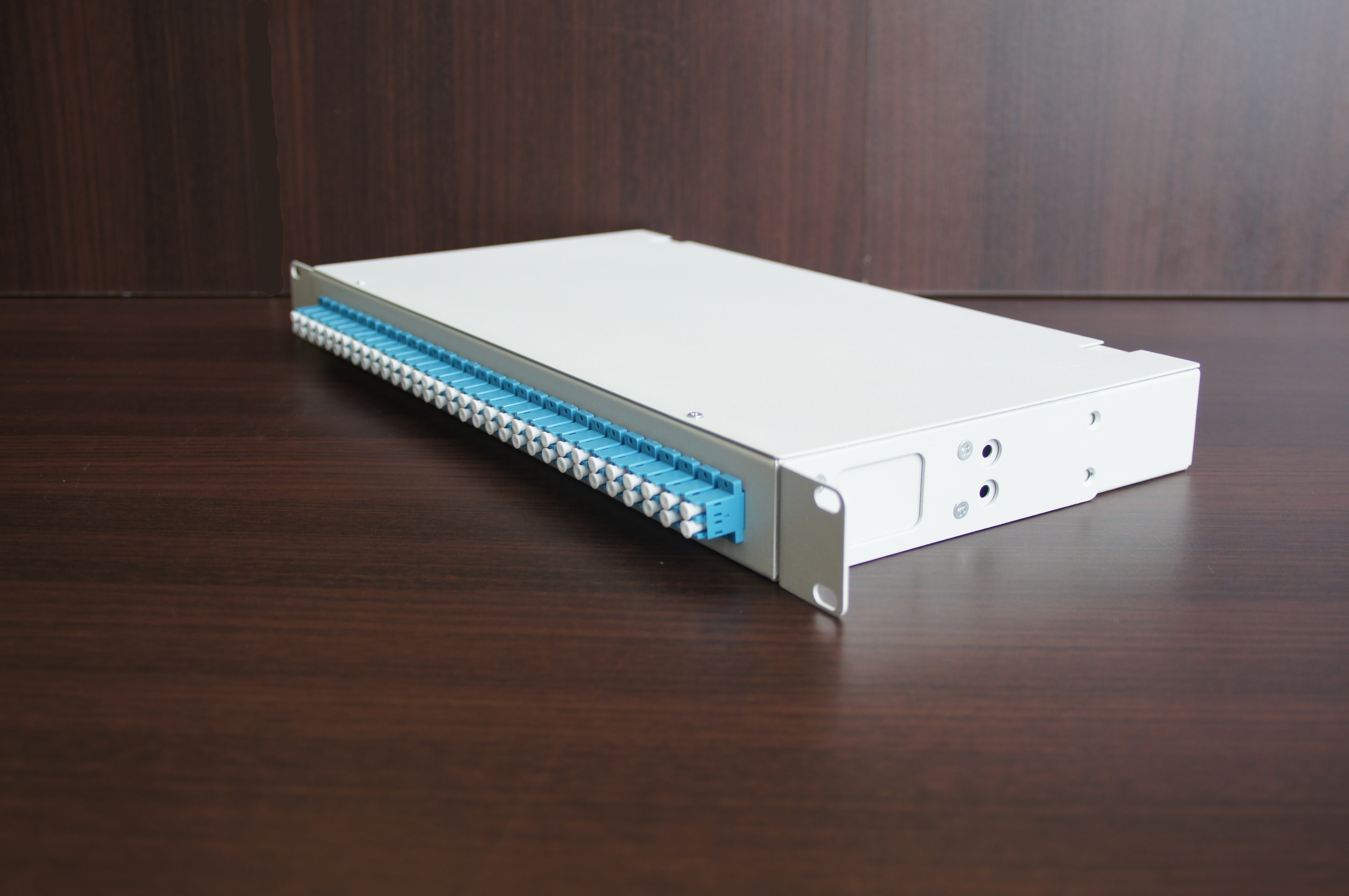 Стоечный оптический кросс КОР-С-64 lc/upc 1U