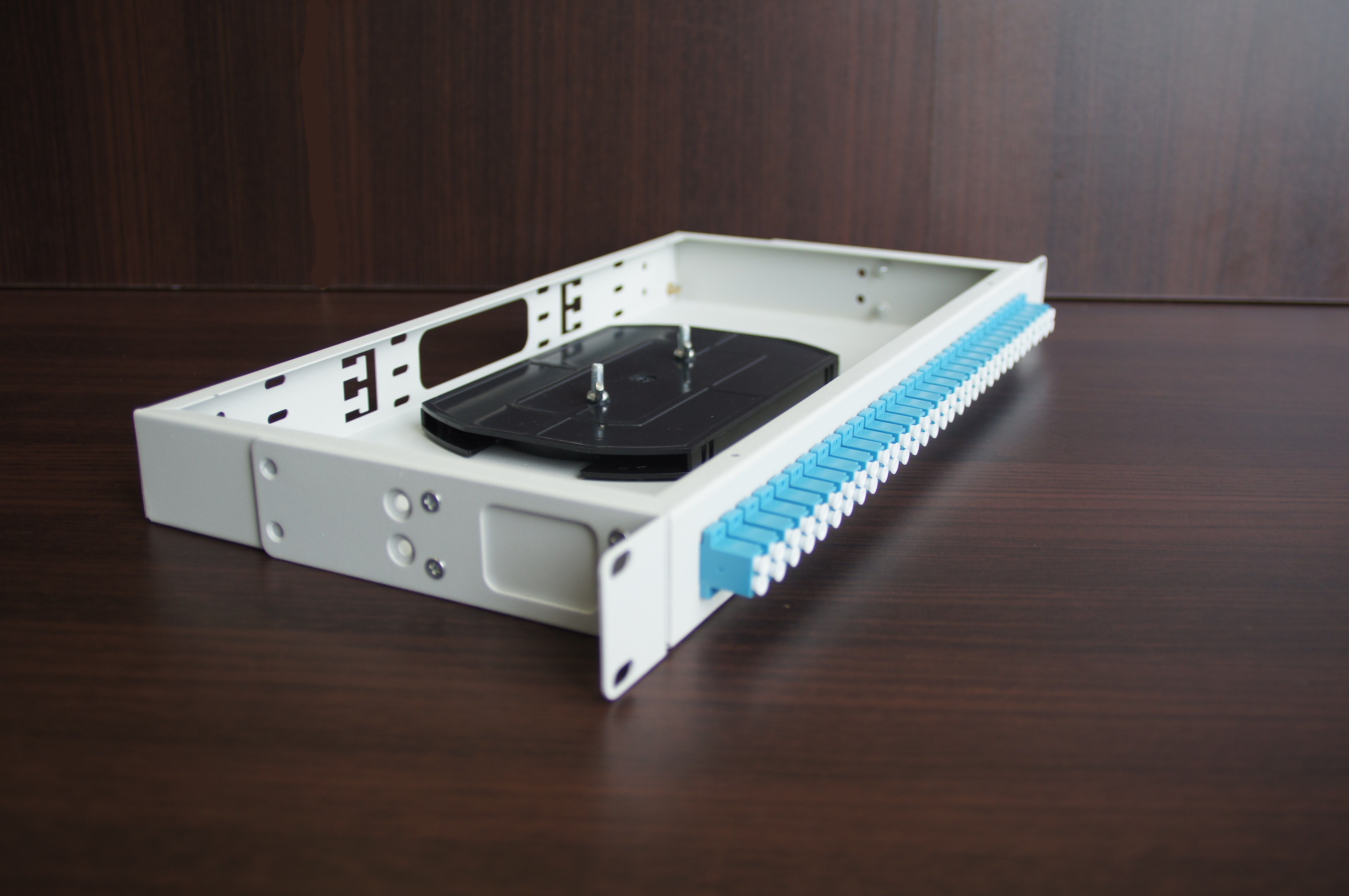 Стоечный оптический кросс КОР-С-64 lc/upc 1U