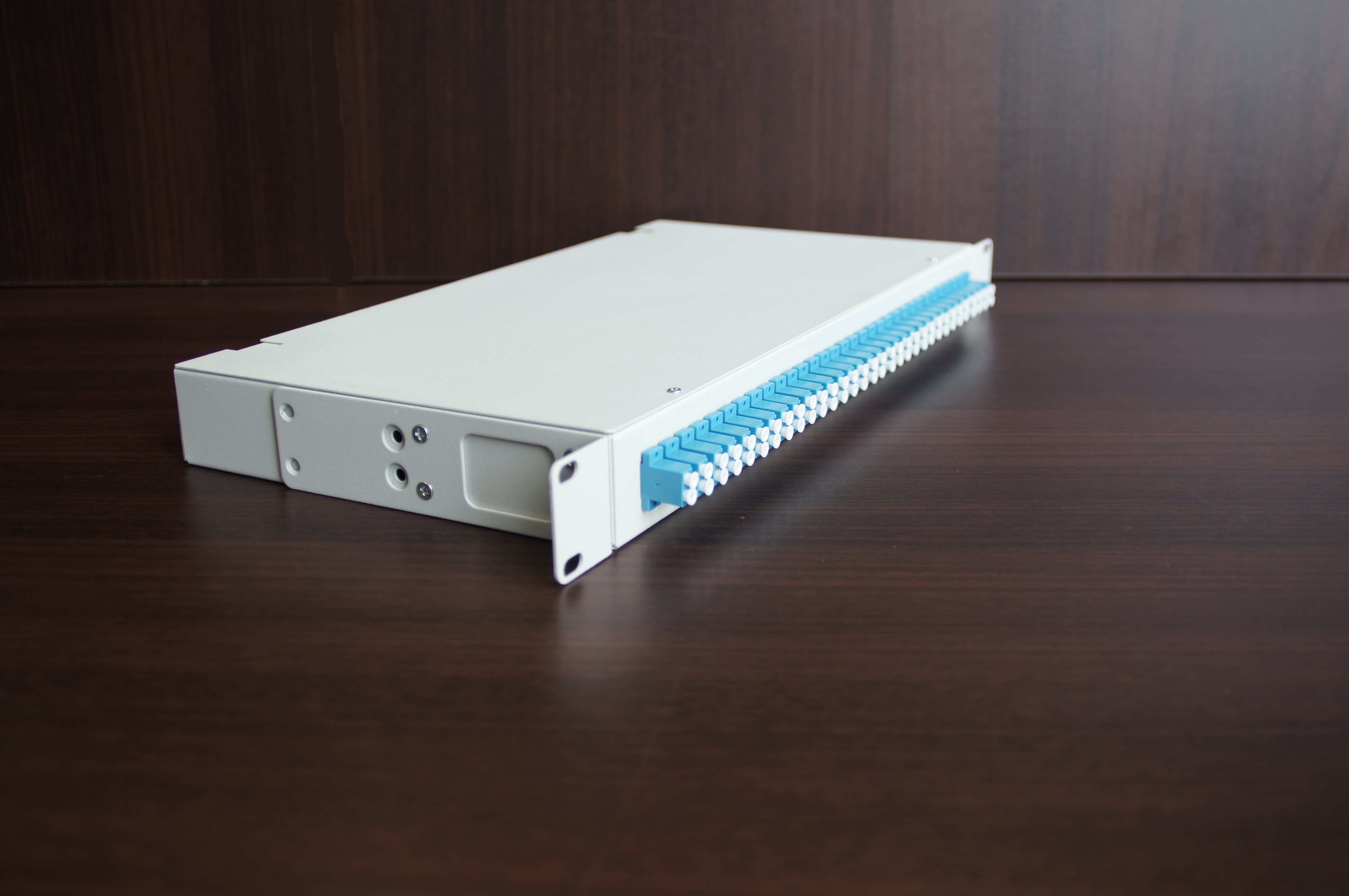 Стоечный оптический кросс КОР-С-64 lc/upc 1U