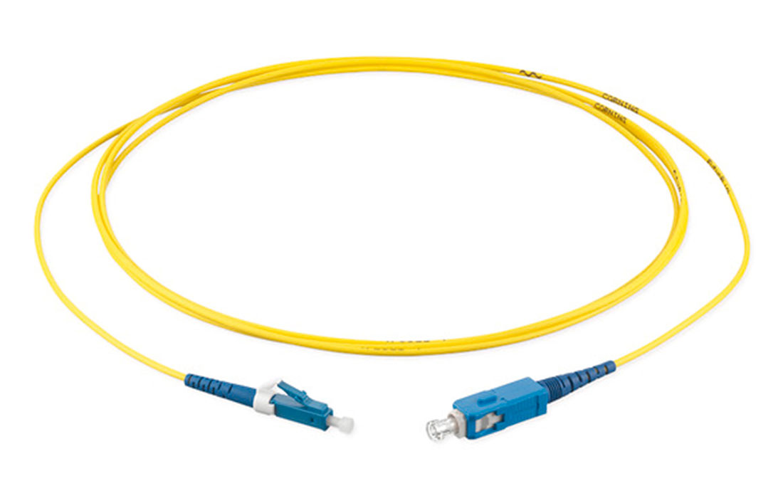 Патч-корд оптический Corning 2мм SM симплекс LC/UPC-SC/UPC 2м F025801G1Z20002M