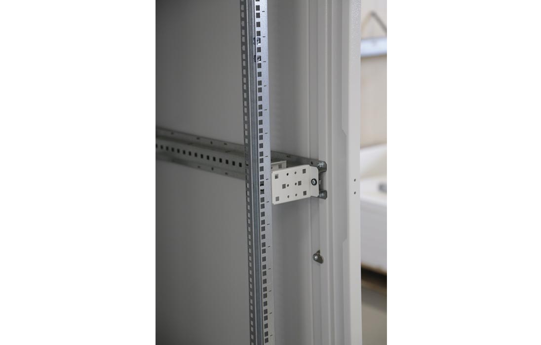 Шкаф телекоммуникационный напольный 19",42U(800x800), ШТ-НП-42U-800-800-П, передняя дверь перфорированная ССД