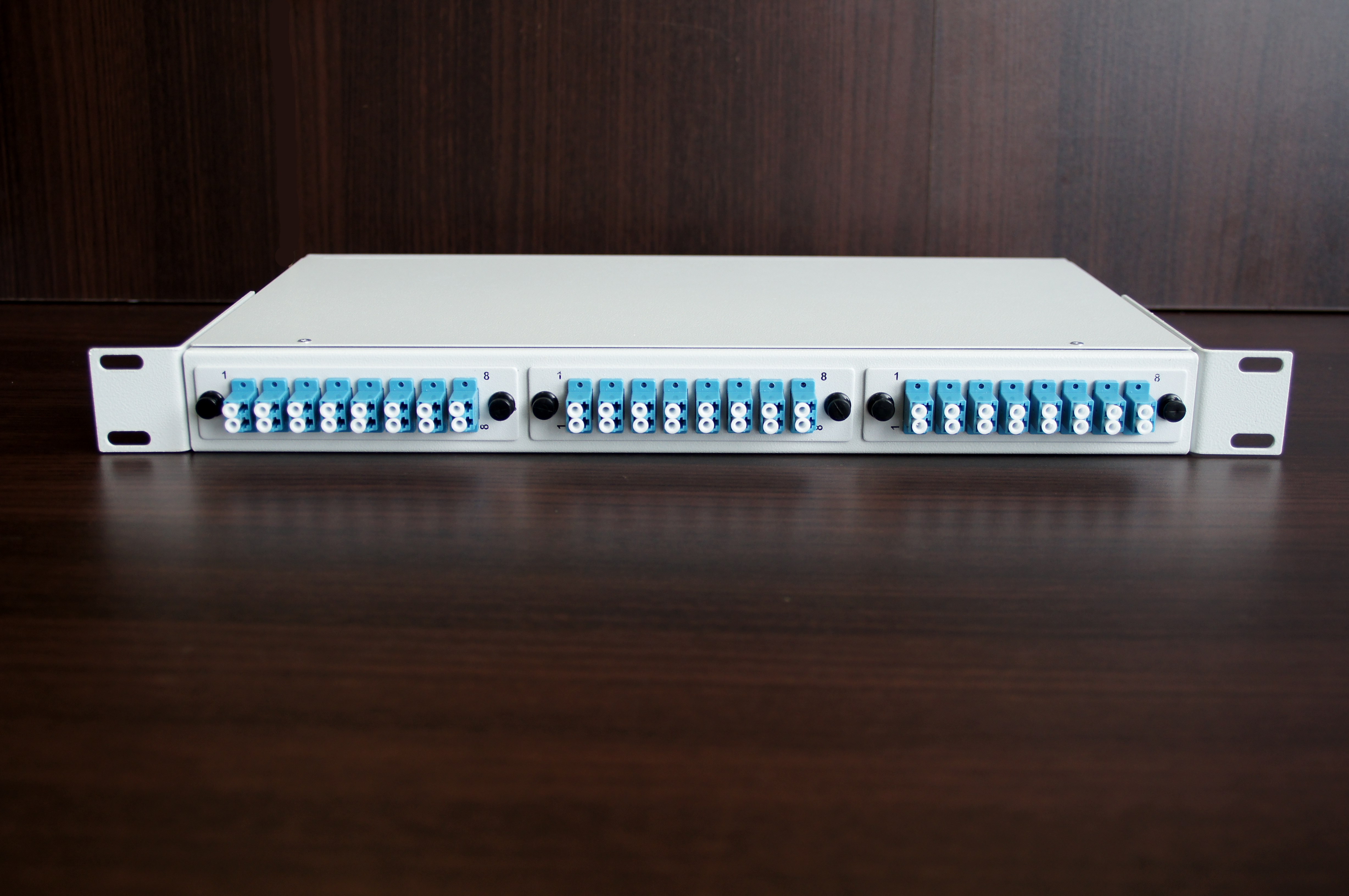 Стоечный оптический кросс КОР-С-48 lc/upc 1U