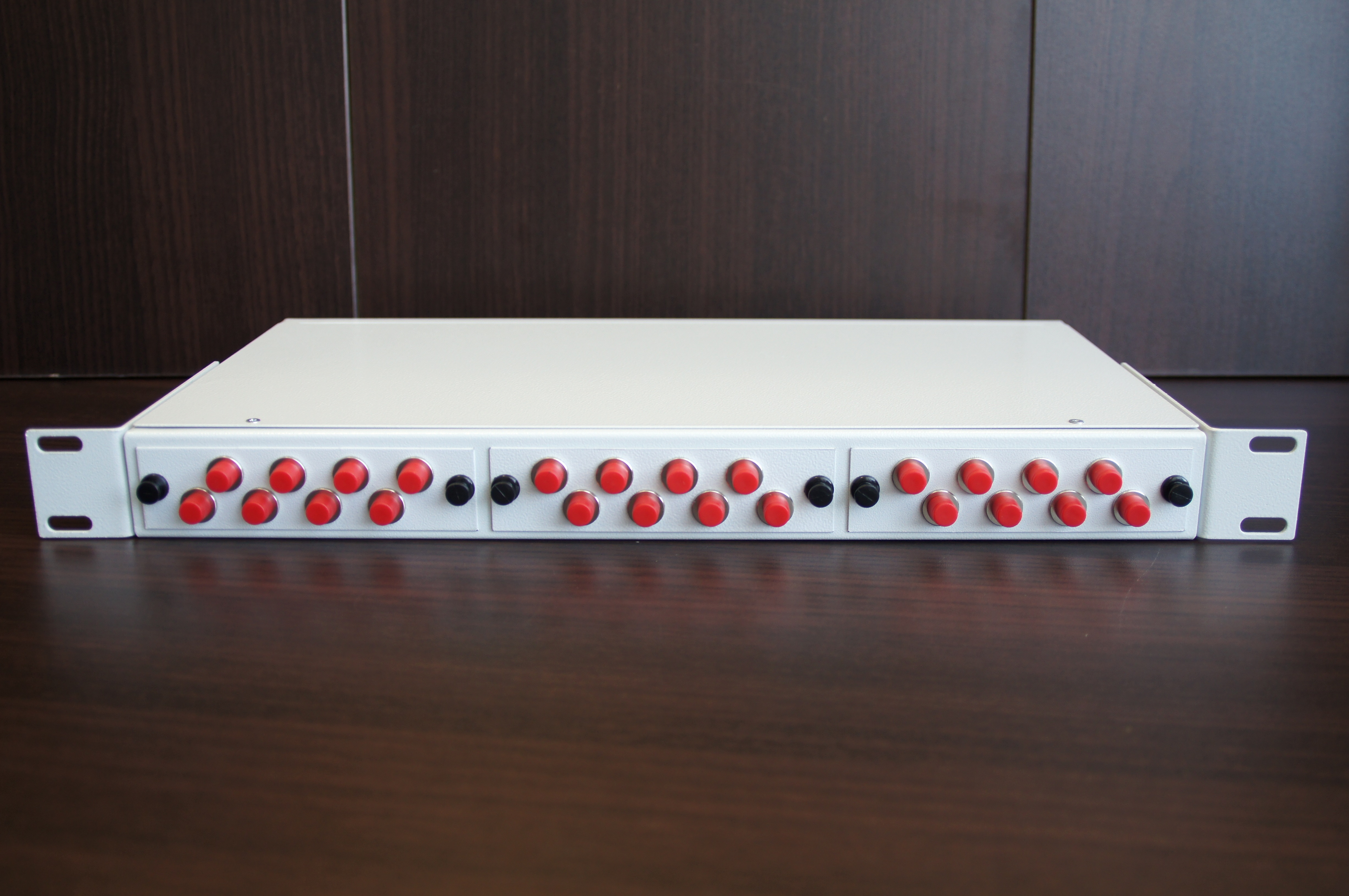 Стоечный оптический кросс КОР-С-24 fc/upc 1U