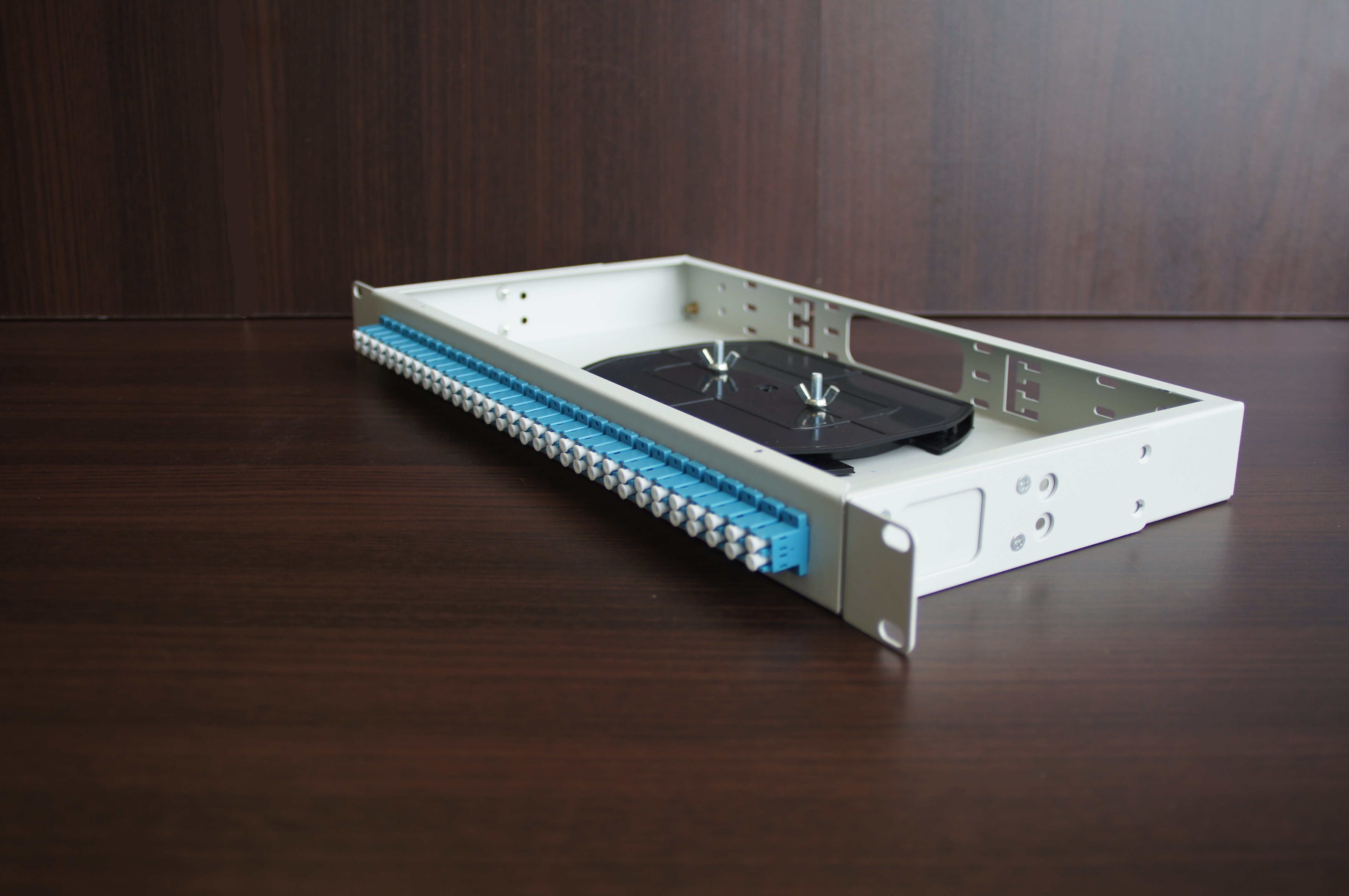 Стоечный оптический кросс КОР-С-64 lc/upc 1U