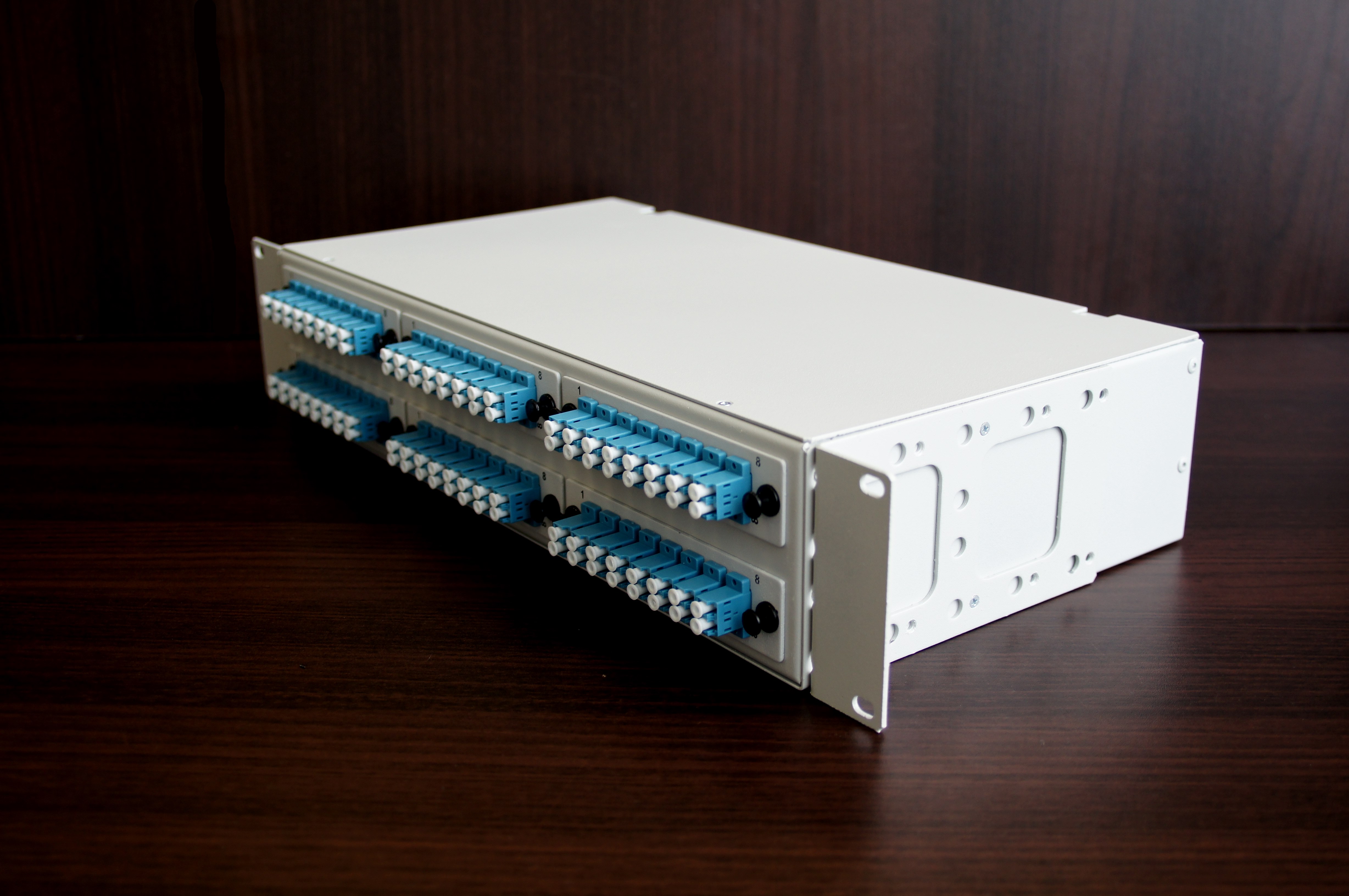 Стоечный оптический кросс КОР-С-96 lc/upc 2U