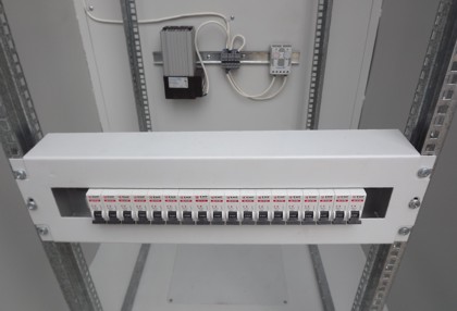 Термошкаф климатический двухсекционный ШКУ2 19" 22U (кондиционирование и обогрев термосекции, кроссовая секция)