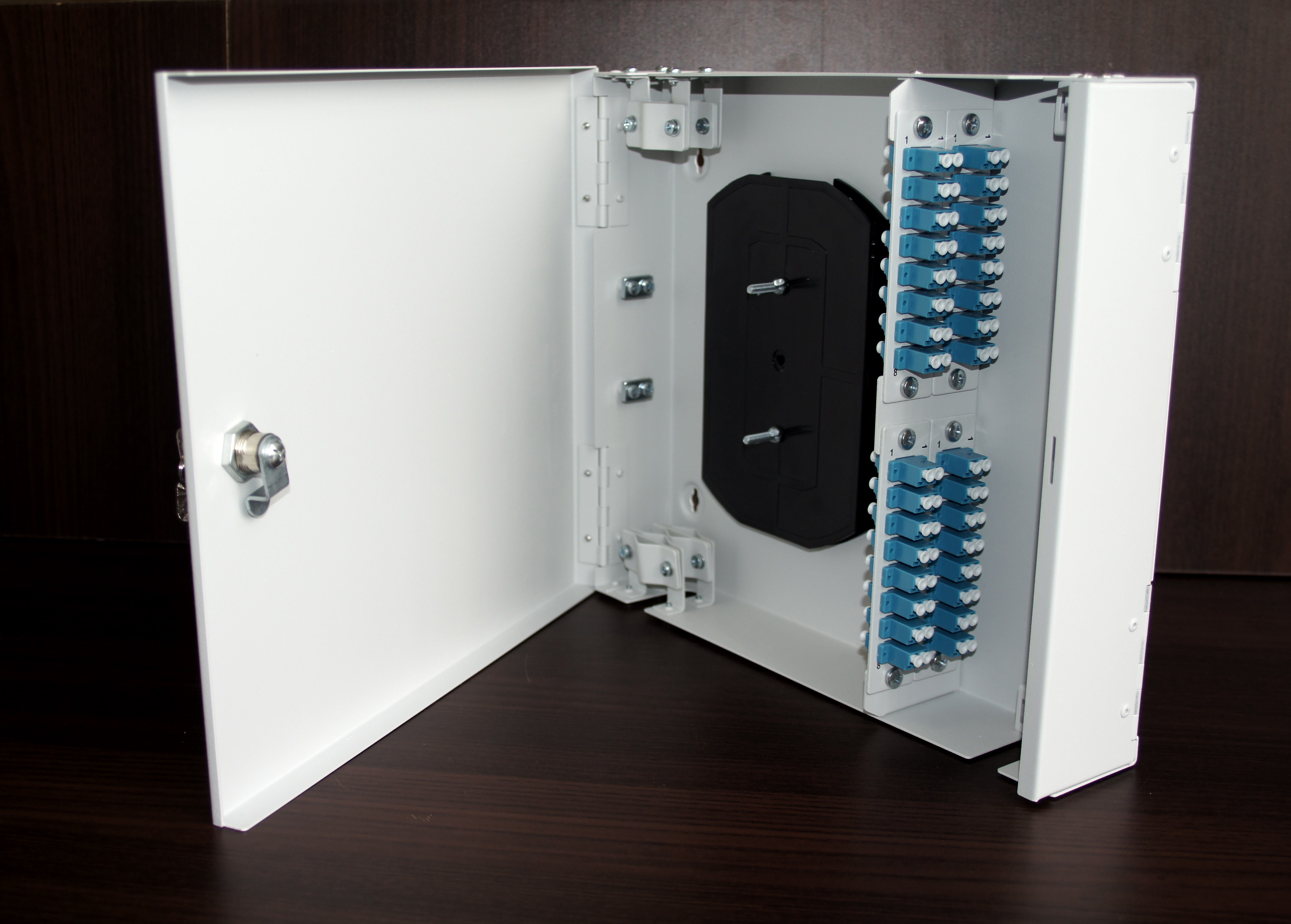 Настенный оптический кросс КОР-Н-64 lc/upc