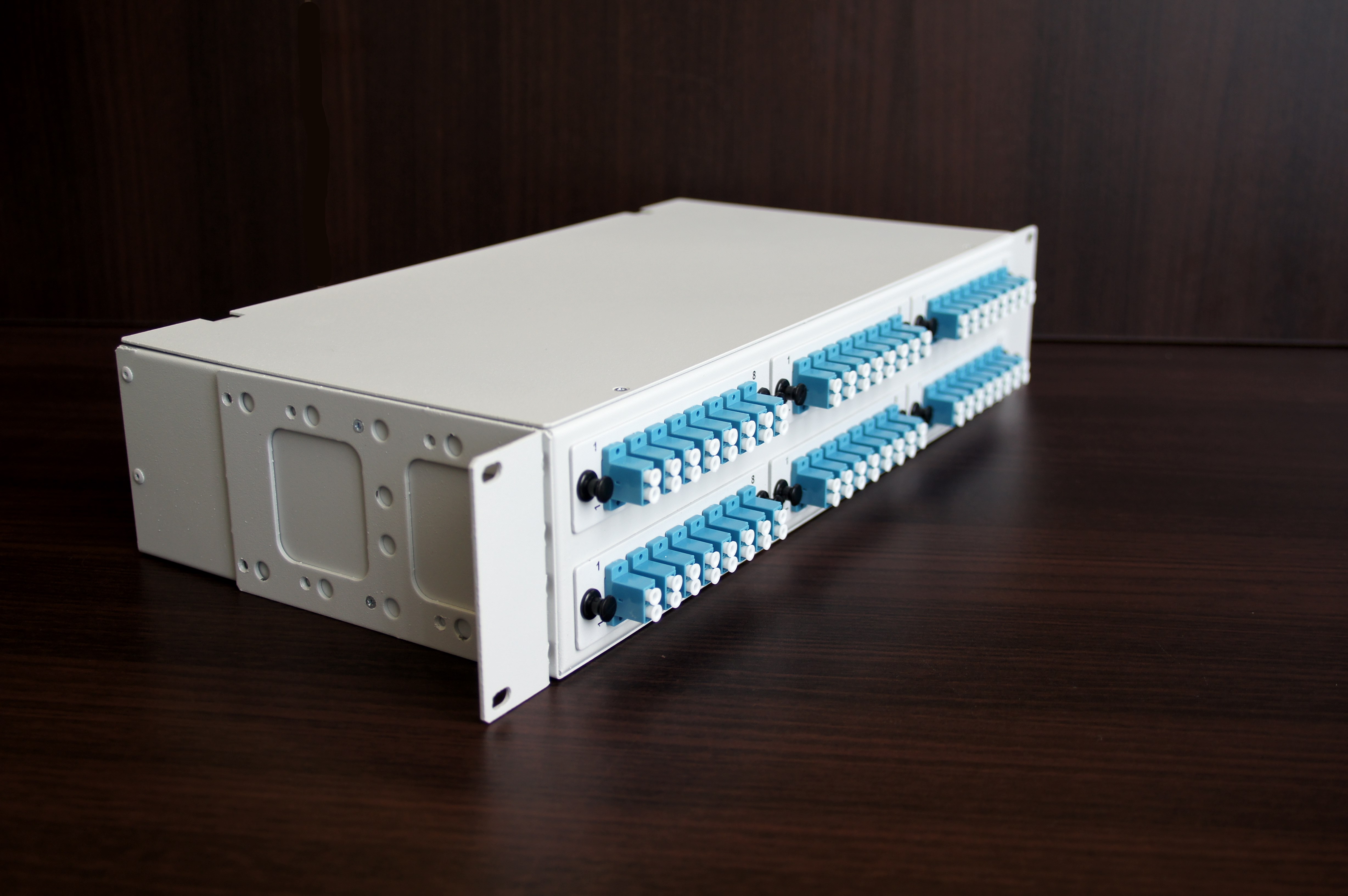 Стоечный оптический кросс КОР-С-96 lc/upc 2U