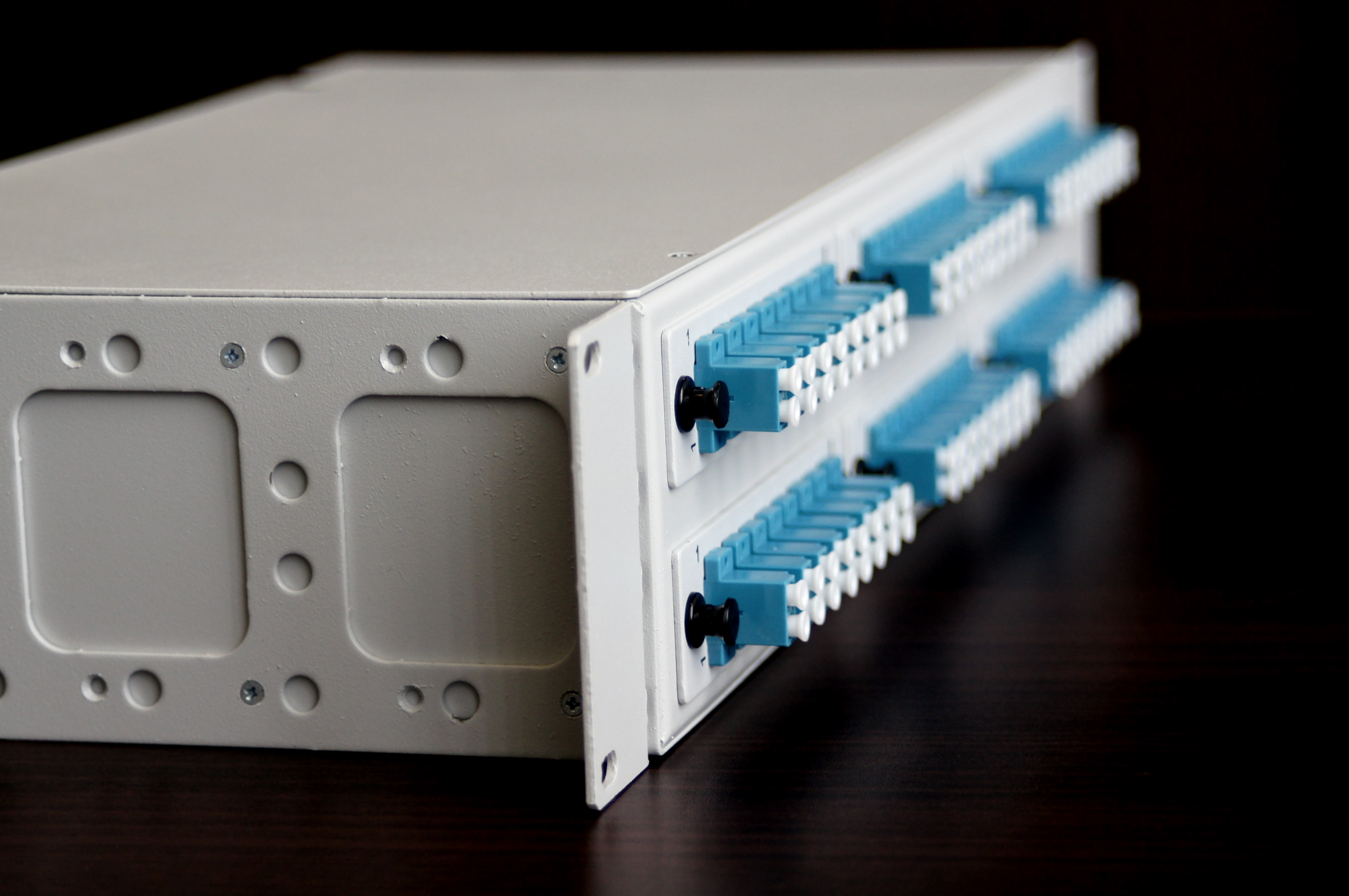 Стоечный оптический кросс КОР-С-96 lc/upc 2U