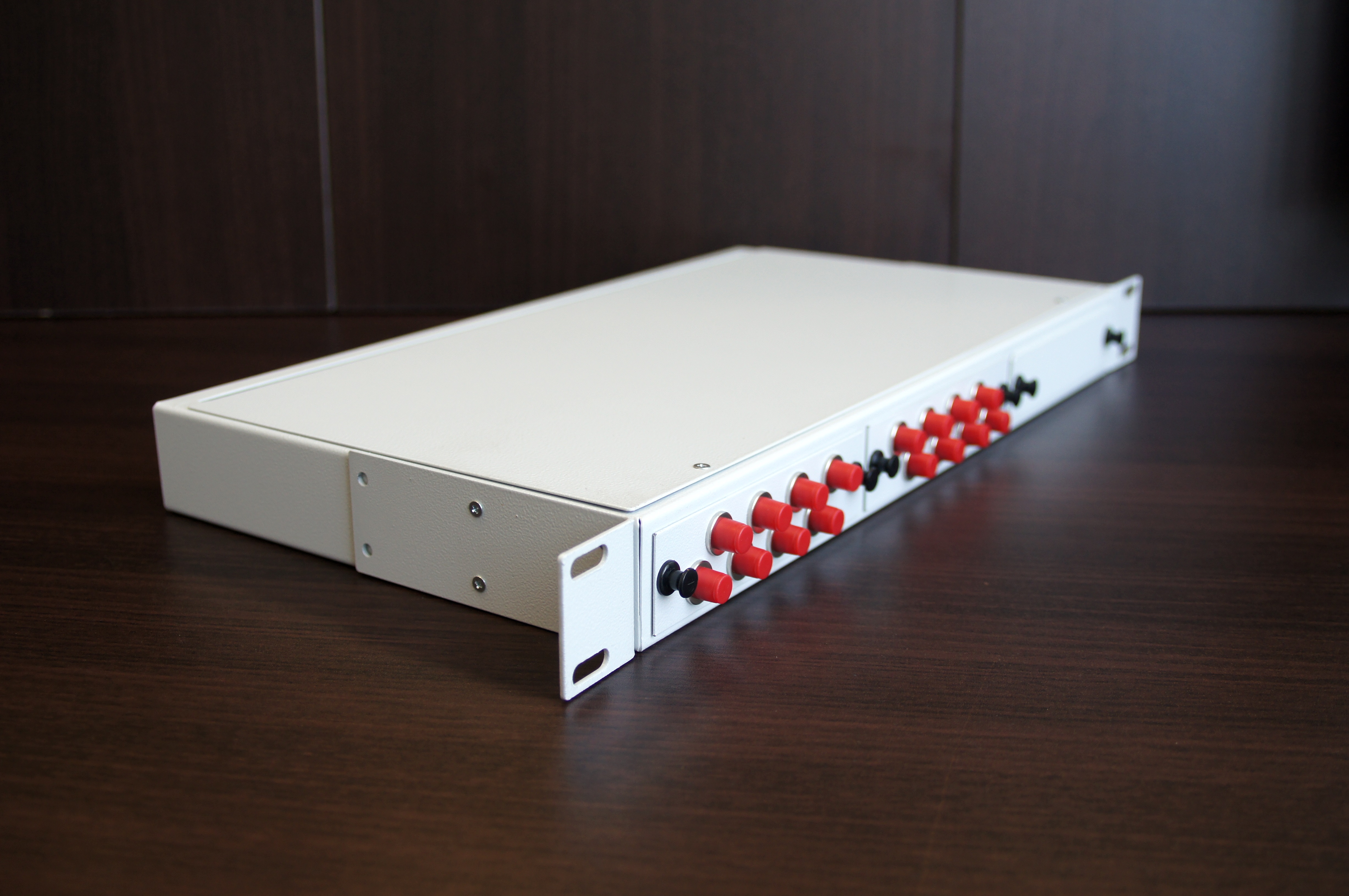 Стоечный оптический кросс КОР-С-16 fc/upc 1U