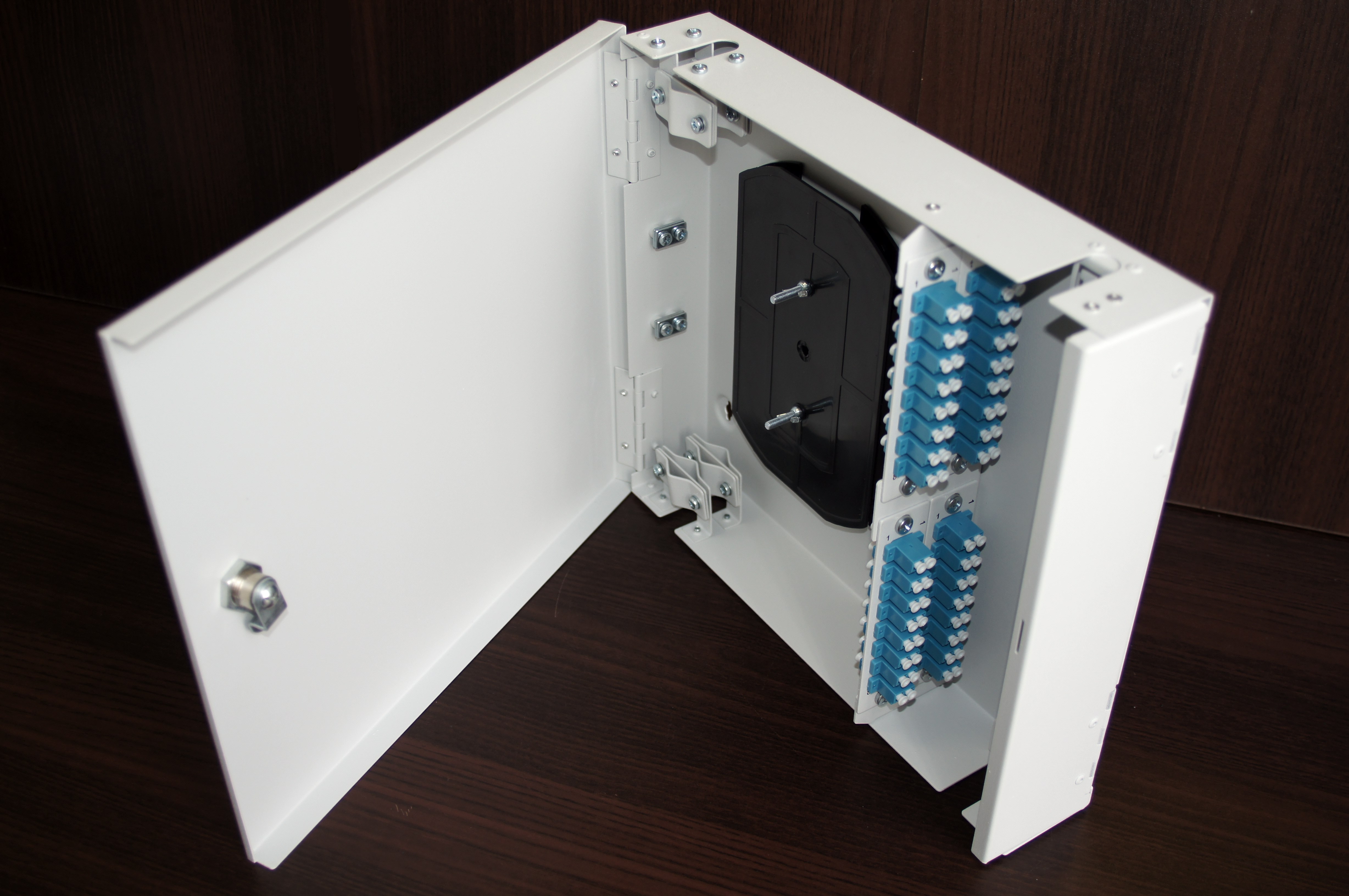 Настенный оптический кросс КОР-Н-64 lc/upc
