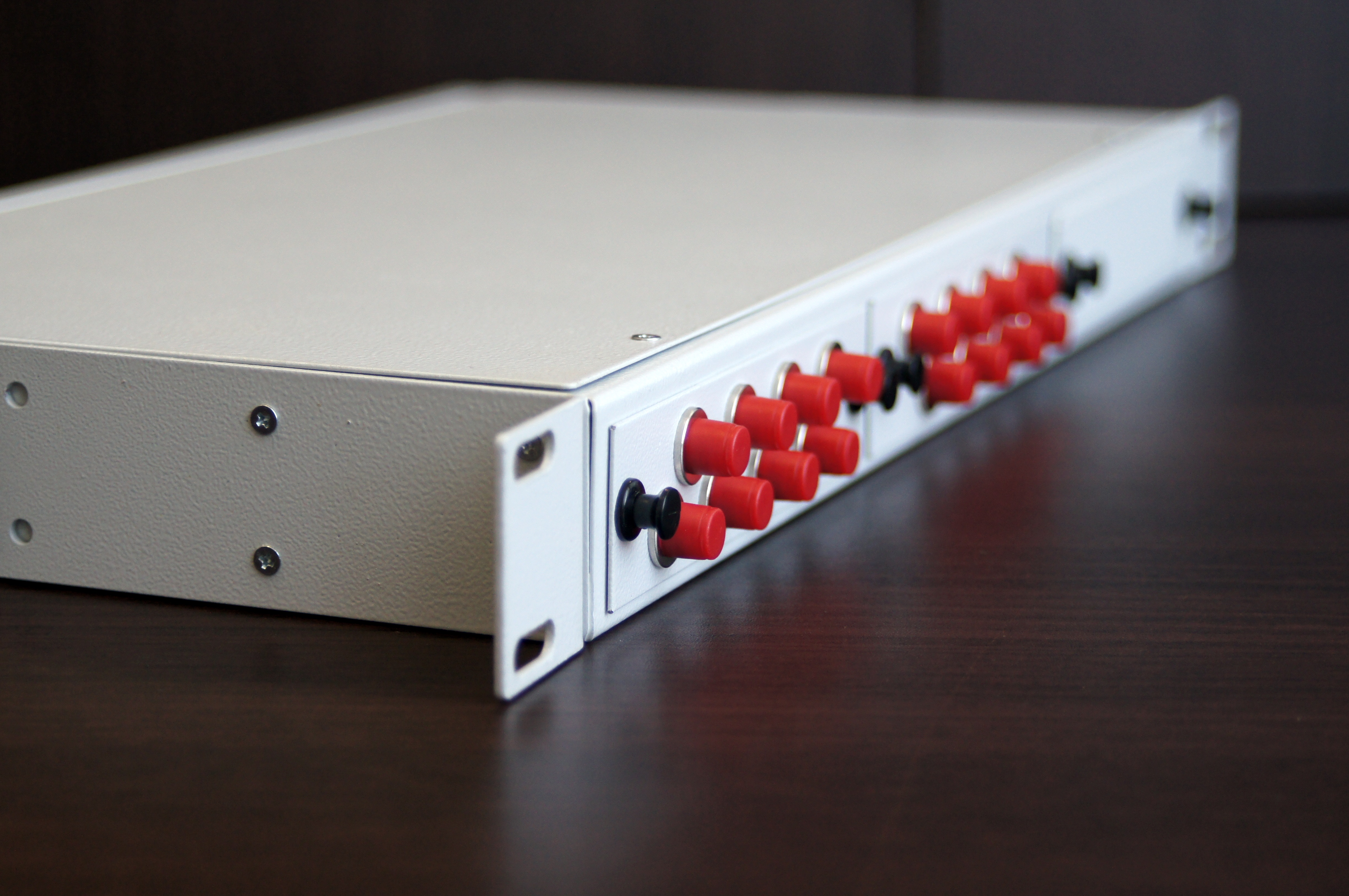 Стоечный оптический кросс КОР-С-16 fc/upc 1U