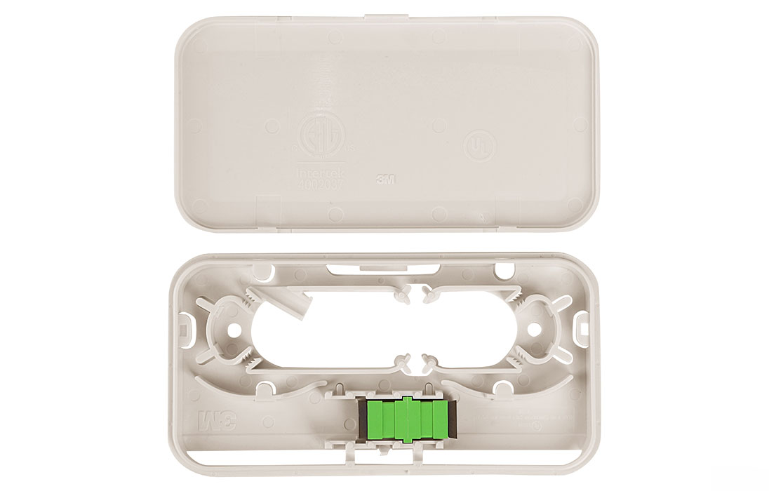 7000006216 SM-POE-10-IV Абонентская коробка с адапетром SC/APC, цвет бежевый, упаковка 60 шт.