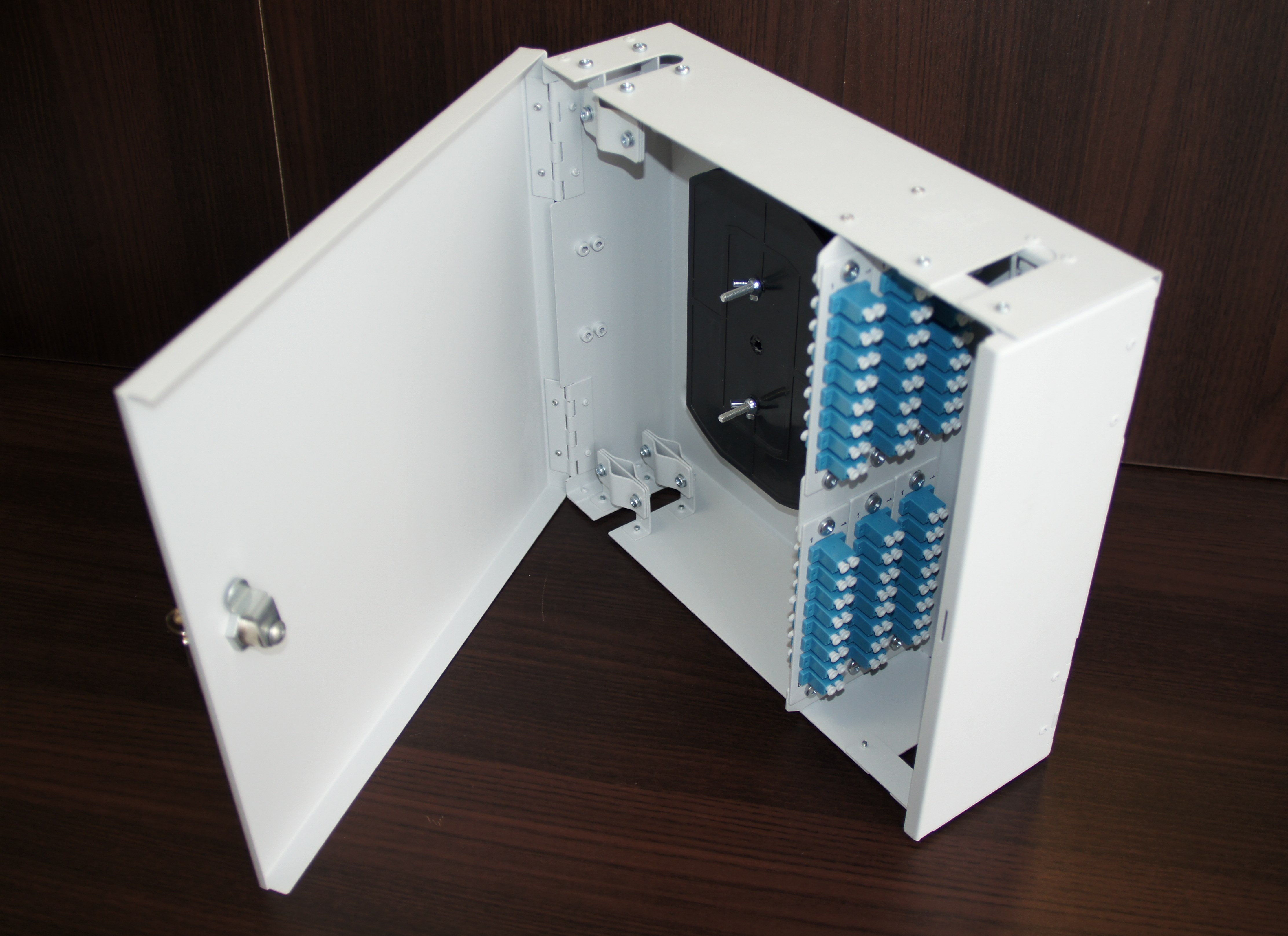 Настенный оптический кросс КОР-Н-96 lc/upc