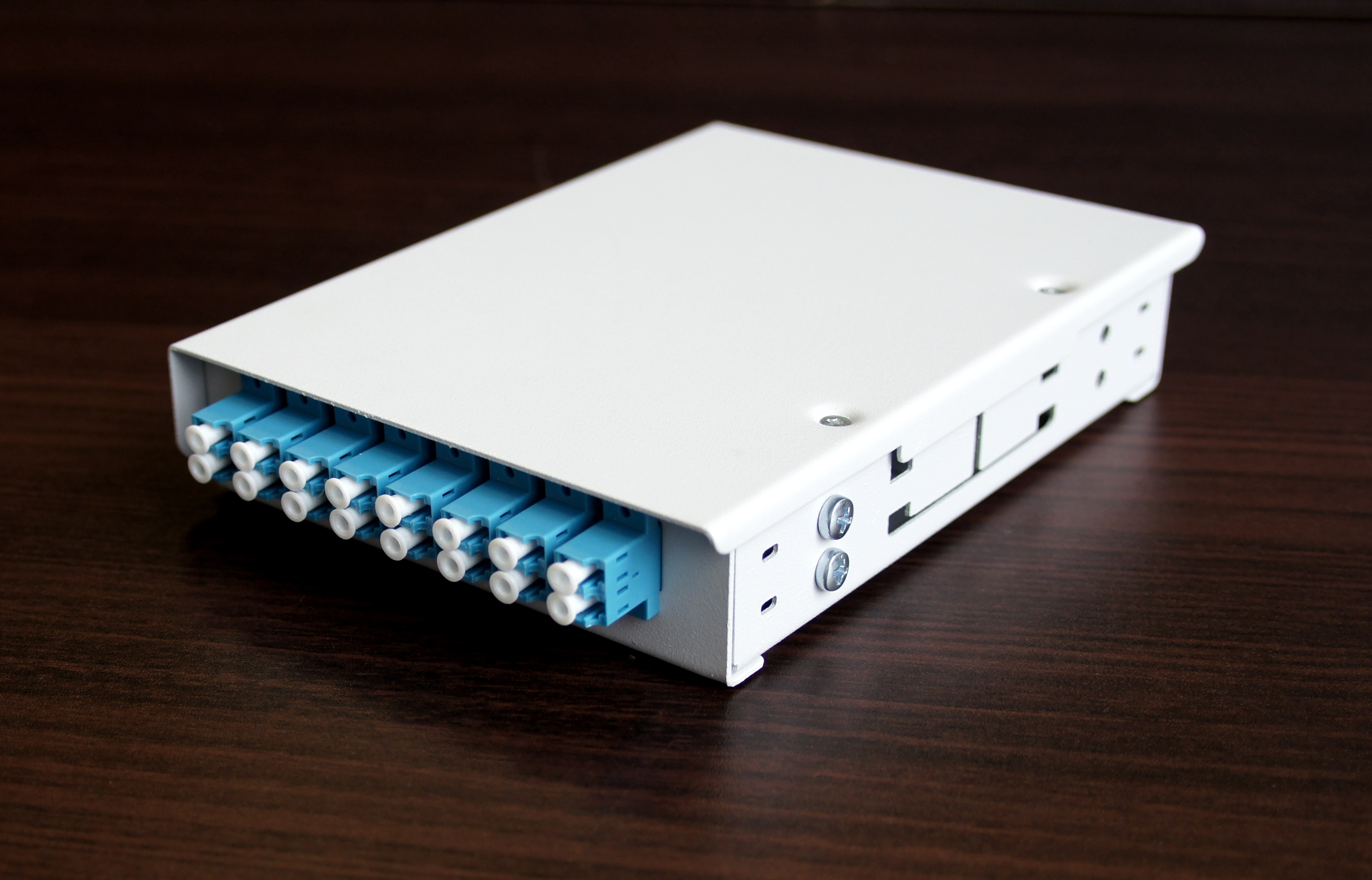 Настенный оптический кросс КОР-Н-16 lc/upc