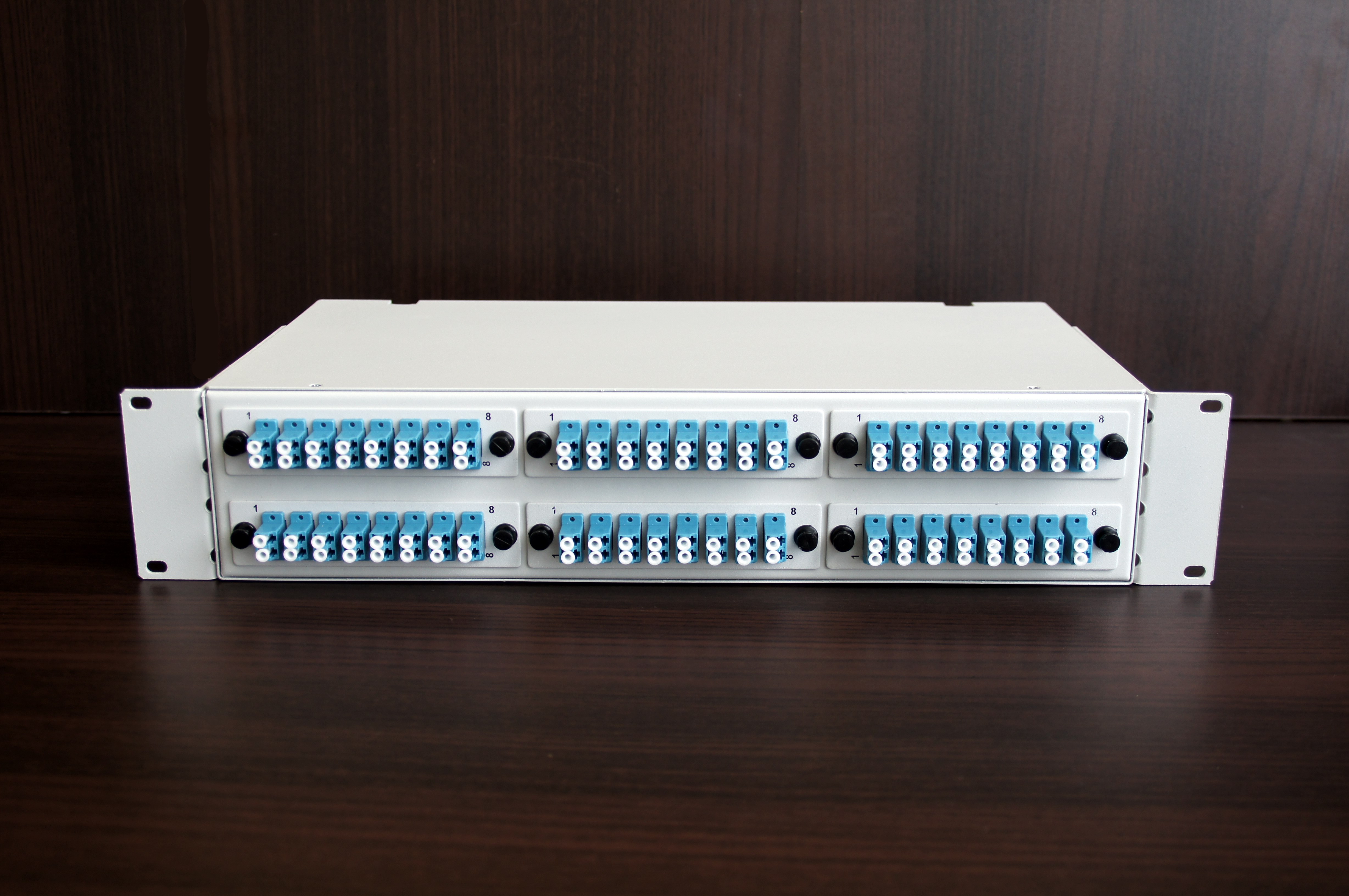 Стоечный оптический кросс КОР-С-96 lc/upc 2U
